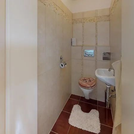 Topwohnung 45m2 Oder Weisses 15 M2 - Naehe Gruenberg Apartment *