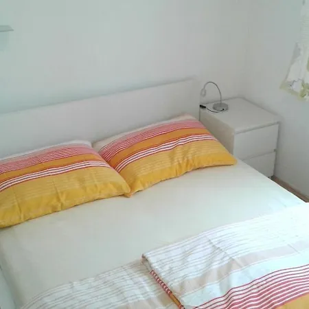 Topwohnung 45m2 Oder Weisses Budget 15 M2 - Naehe Gruenberg Lägenhet Gmunden